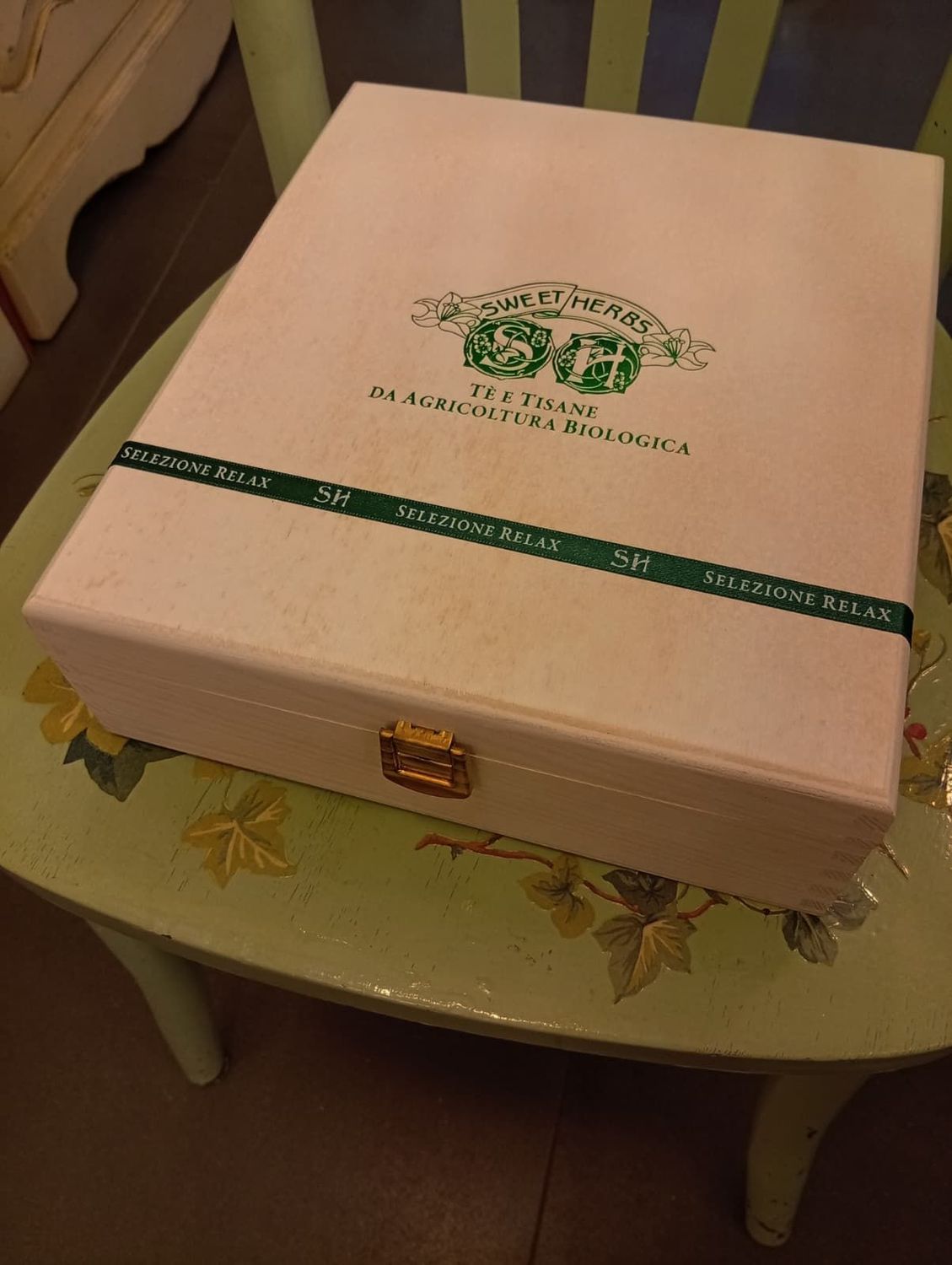 Box in legno con 90 filtri