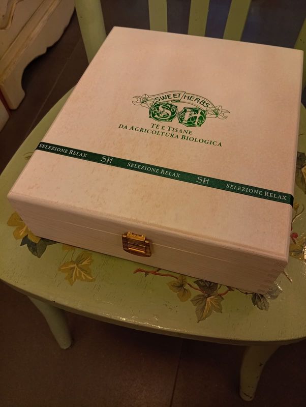 Box in legno con 90 filtri