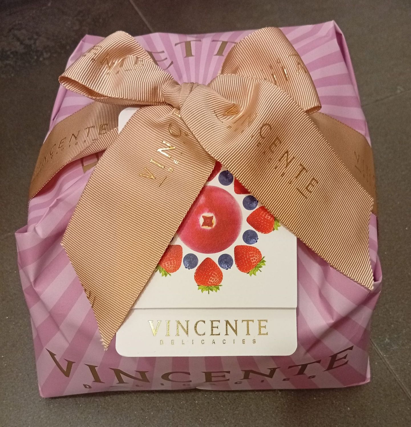 "SILVESTRE"ricoperto di cioccolato bianco c/frutti di bosco canditi 750g