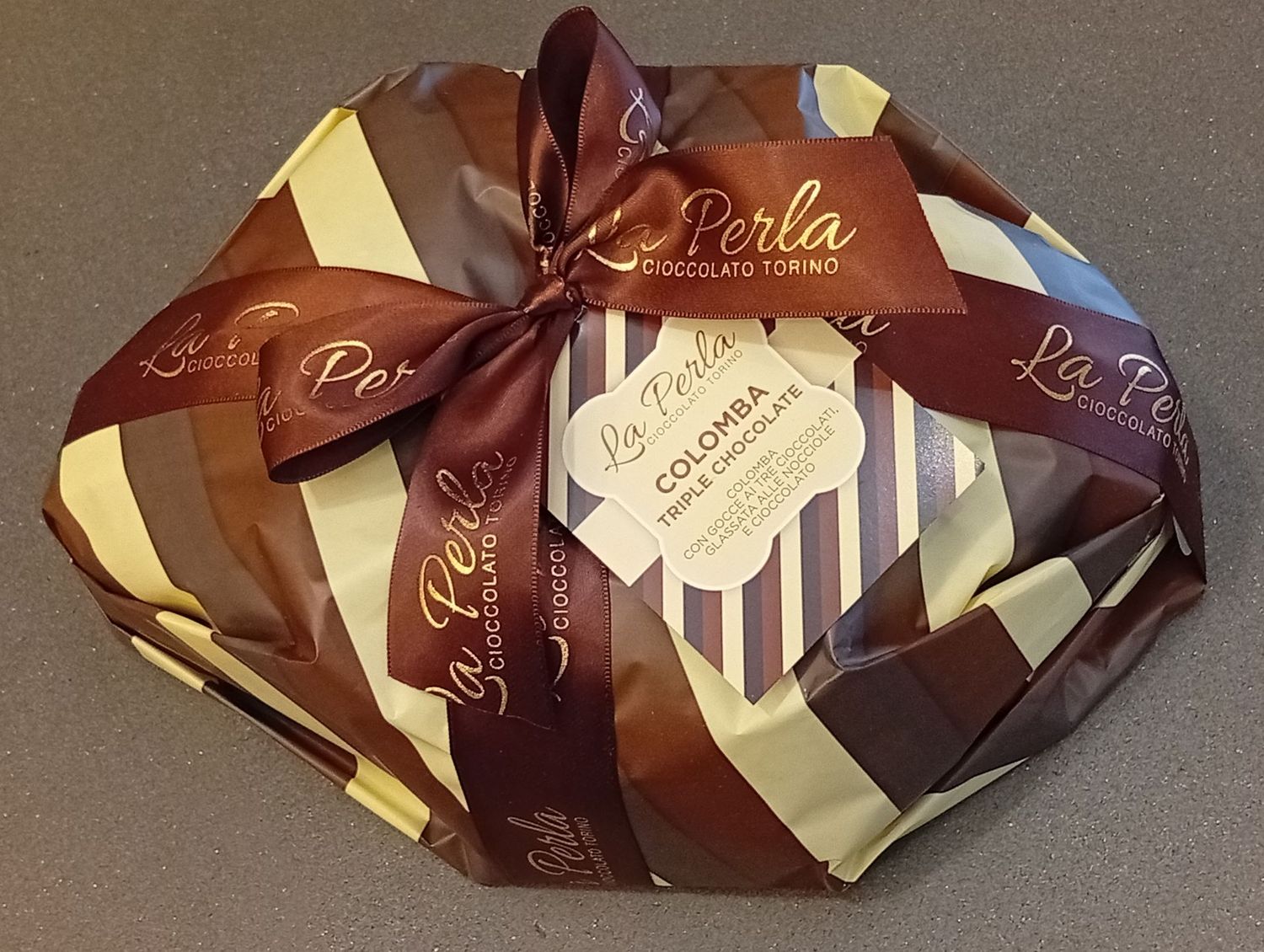 Colomba con gocce ai tre cioccolati 750g