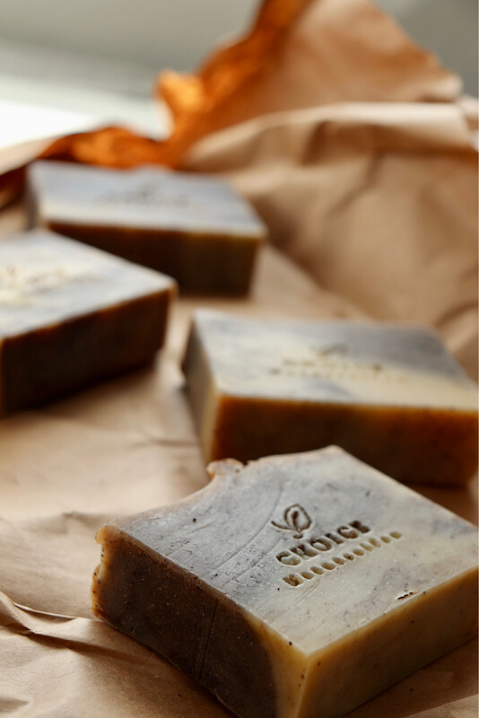 Naturseife - Peelingseife mit Kaffee, Naturseifen zum Duschen, Naturseife mit Zimt, Naturseife mit Rückfettung, die Deine Haut pflegt