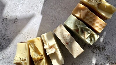 Naturseife mit Sheabuter und Kokosmilch, Naturseife zum Duschen, feste Seife, Naturseife plasikfrei verpackt, Naturseife für empfindliche Haut, Naturseife kaufen