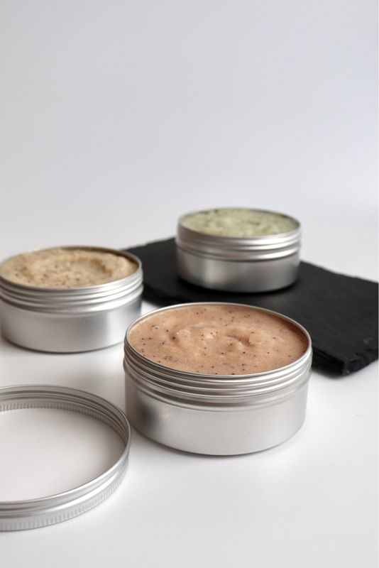 naturseife-kaufen-naturseifen-shop-pflegende-naturseife-die-beste-naturseife-naturseifen-selber-machen-naturseifen-naturseifenmanufaktur-kakaobutter-peeling-naturkosmetik-wiederverkaufer-lavendel-sugarscrub-sugar-scrub-b2b-trockene-haut-empfindliche-haut-aeherische-oele-köerperpeeling-pflege