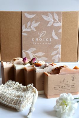 Naturseifen-Set mit floralen Düften. Naturseifen handgemacht in Deutschland. Naturseifen-Set Frauen.