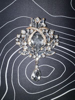 The Bourgeoisie Elizabethan Brooch