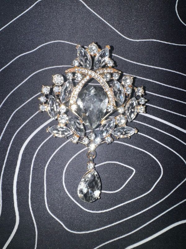 The Bourgeoisie Elizabethan Brooch