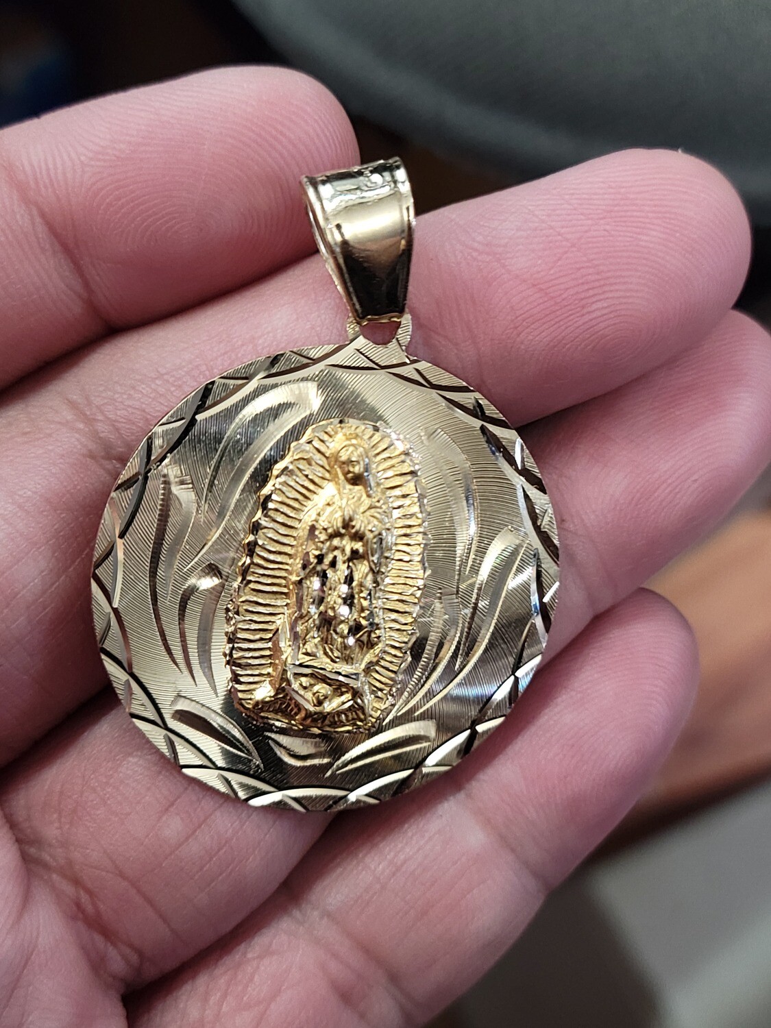 1.9&quot; 14K ROUND GUADALUPE/JESUS TWO-SIDED SCAPULAR PENDANT