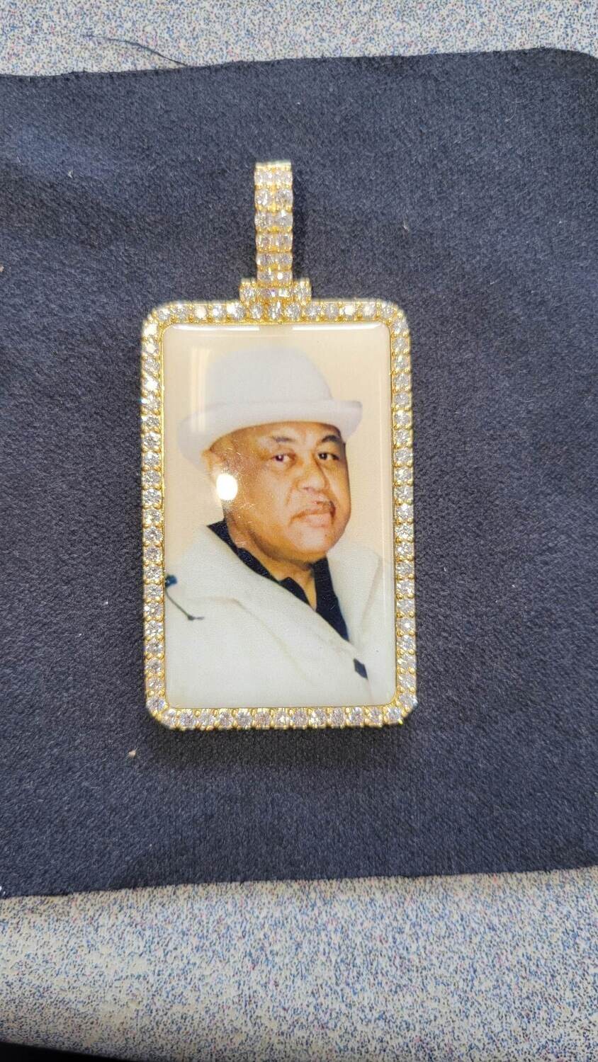 14K 2.75 TCW DOG TAG PICTURE PENDANT