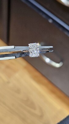 14K 2 CARAT RADIANT DIAMOND RING (LAB)