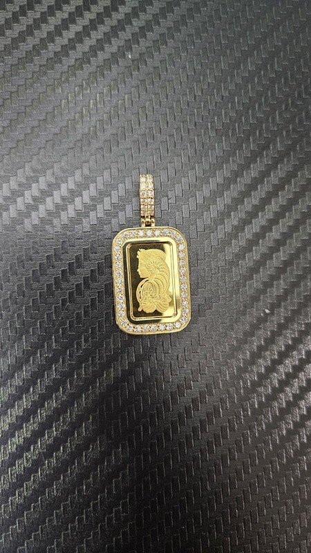 2.5 GRAM PAMP SUISSE LADY FORTUNA PENDANT W/DIAMOND BEZEL