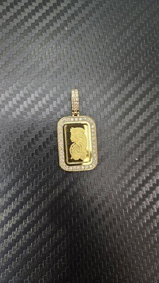 2.5 GRAM PAMP SUISSE LADY FORTUNA PENDANT W/DIAMOND BEZEL