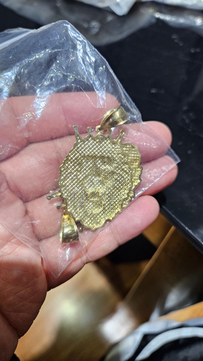 14K 2.25&quot; LION &quot;KING&quot; CROWN PENDANT, 14K LION PENDANT: 14K 2.25&quot; LION PENDANT 9.5 GRAMS (FLAT BACK)