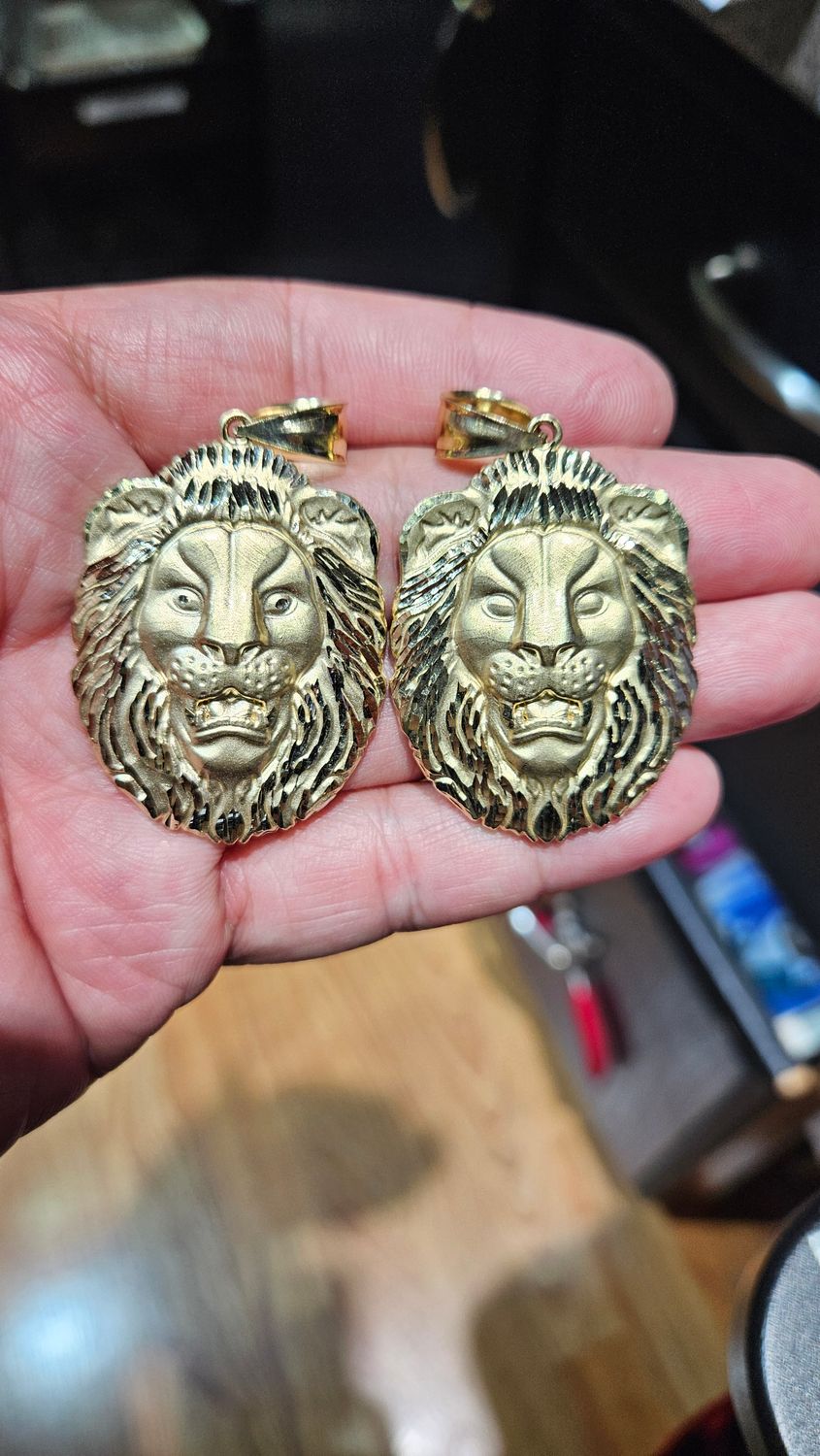 14K 2.3&quot; LION PENDANT