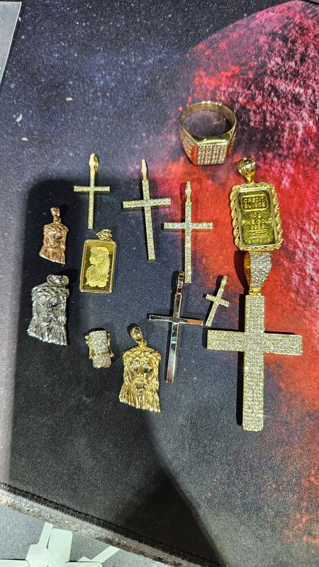 MISC USED PENDANTS &amp; 1 CHAIN!!!