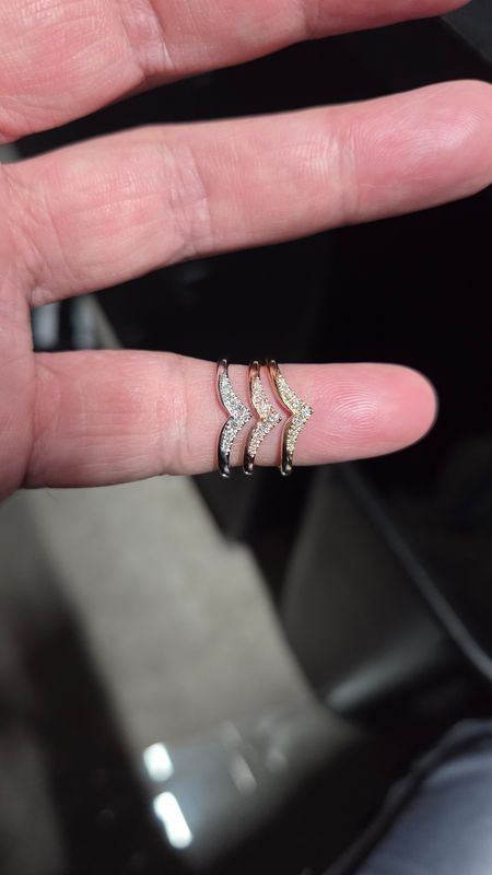 14K DIAMOND CHEVRON RING