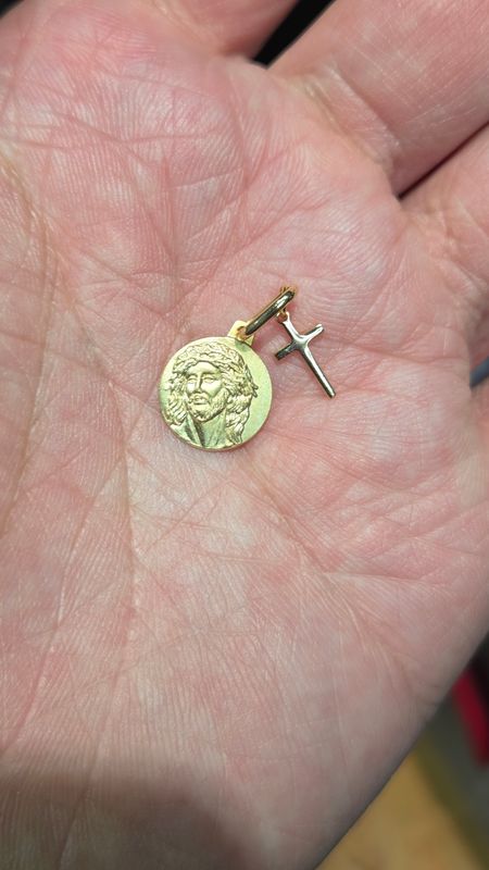 14K .8&quot; JESUS FACE W/CROSS CHARM