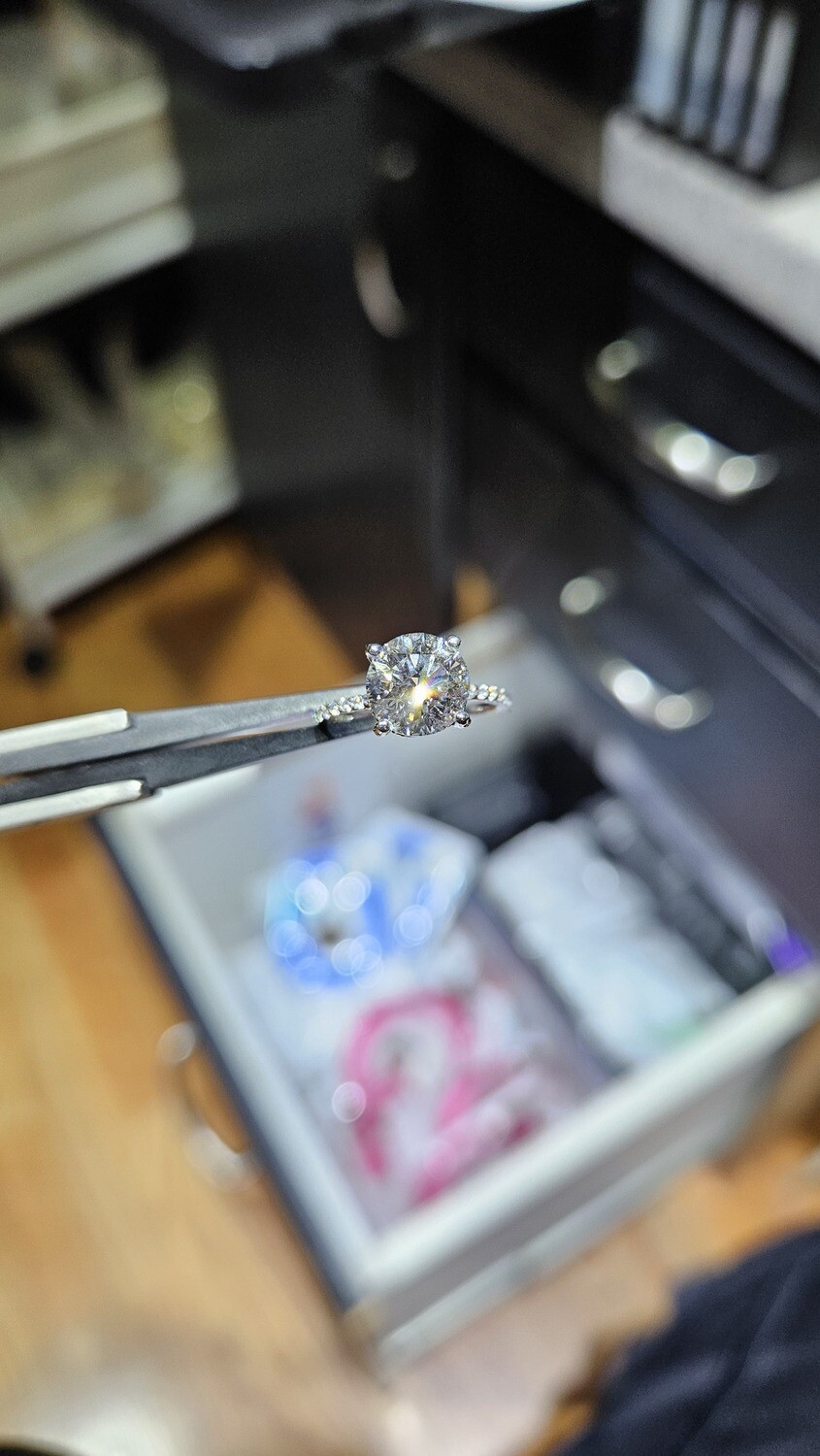 14K 2 CARAT SOLITAIRE DIAMOND RING W/ACCENTS (LAB)