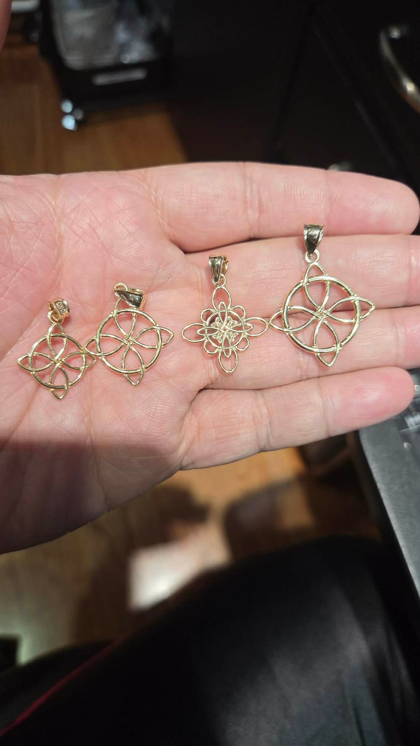 10K TRINITY WITCHES KNOT PENDANTSS