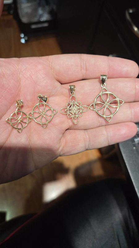 10K TRINITY WITCHES KNOT PENDANTSS