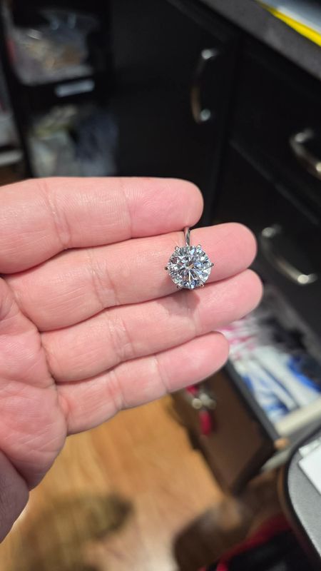 14K 6.02 CARAT SOLITAIRE DIAMOND RING (LAB)