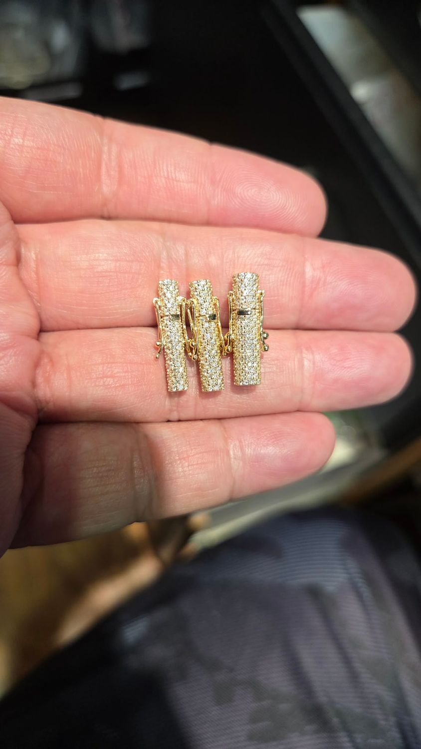14K SMALL DIAMOND BARREL LOCKS
