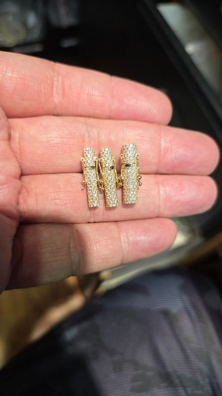 14K SMALL DIAMOND BARREL LOCKS
