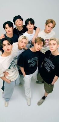 STRAY KIDS