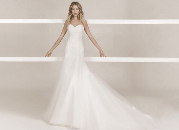 ​Brautkleid von Frida Claire in Gr. 44 ( Nr. 7025)