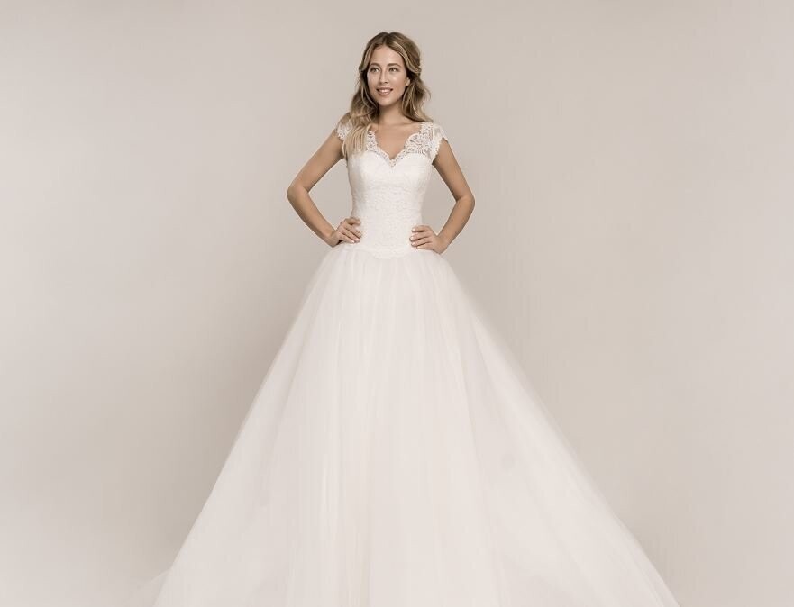​Brautkleid von Frida Claire in Gr. 44 ( Nr. 7022)