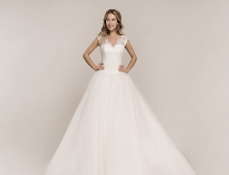 ​Brautkleid von Frida Claire in Gr. 44 ( Nr. 7022)
