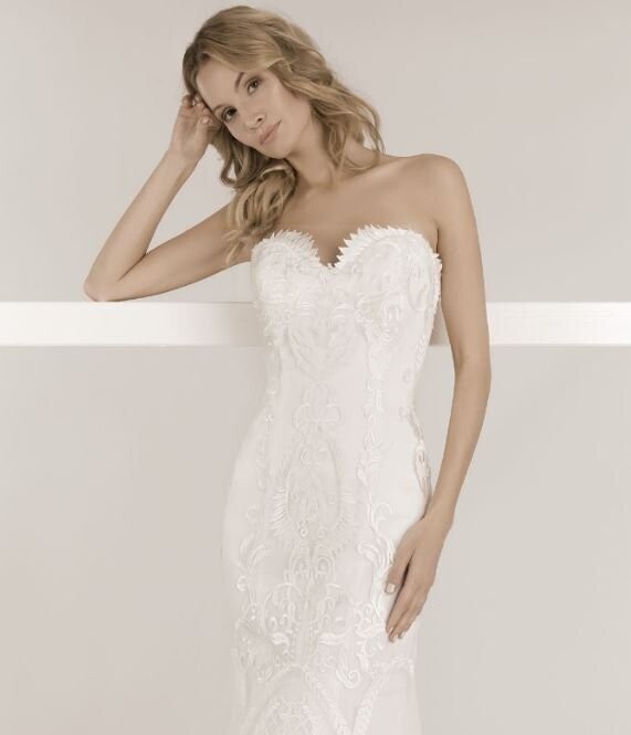 ​Brautkleid von Frida Claire in Gr. 44 ( Nr. 7044)