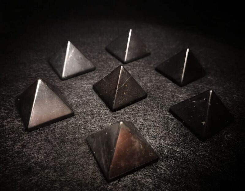 Shungit Pyramide