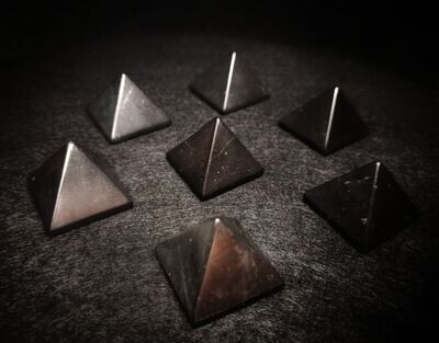 Shungit Pyramide