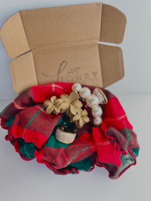 ACCESSORY PICK THREE GIFT SET