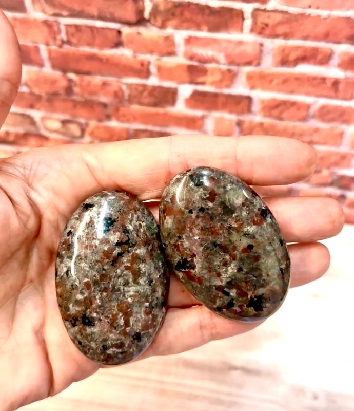Yooperlite (Sodalite-Rich Syenite)