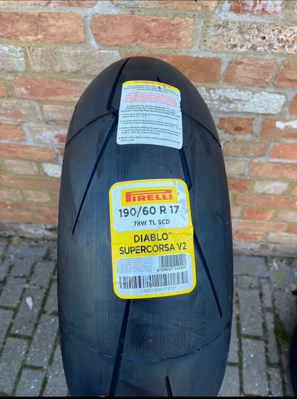 Pirelli Supercorsa V2 190/60/17 SCD