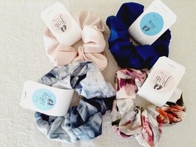 Cadeaux personnalisé pour fête prénatale chouchous  /  Baby Shower favors Scrunchies