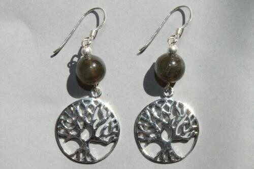 Boucles d'oreilles ARBRE DE VIE ARGENT ET PERLES NATURELLES LABRADORITE
La LABRADORITE AGIT COMME UNE DOUCHE LUMINEUSE