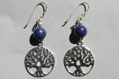 Boucles d'oreilles ARBRE DE VIE ARGENT ET PERLES NATURELLES LAPIS LAZULI
En Lithothérapie C'est la pierre sacrée par excellence, vénéré par les civilisations anciennes .