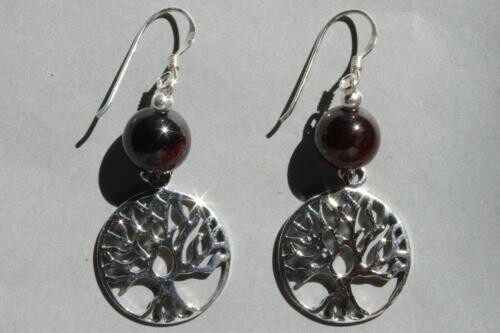 Boucles d'oreilles ARBRE DE VIE ARGENT ET PERLES NATURELLES
GRENAT ROUGE en lithothérapie
C'est la grande pierre de la force vitale