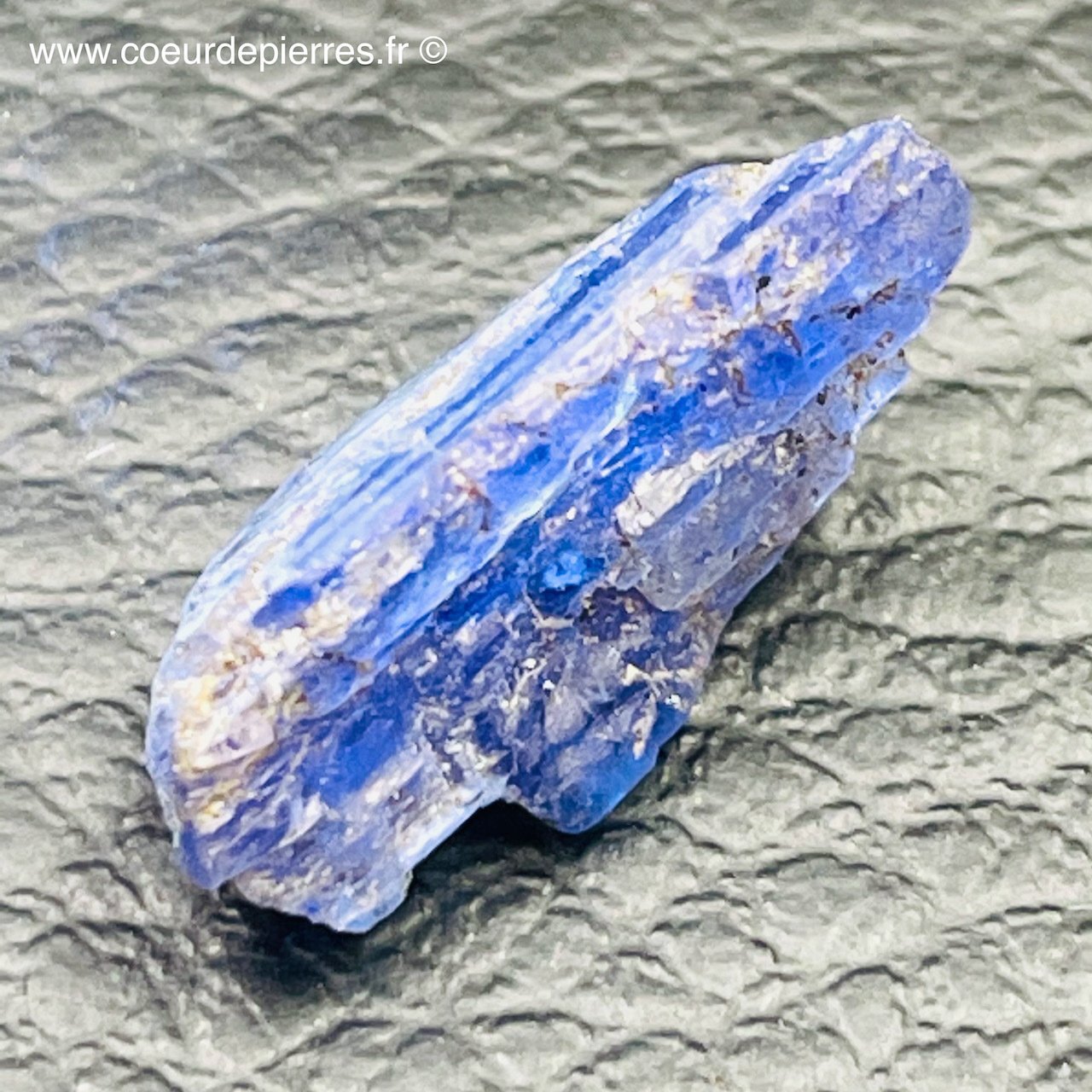 Boucles d'oreilles tout ARGENT ET PERLES NATURELLES TIGE en TANZANITE
en LITHO THERAPIE LA TANZANITE grace à ses vertus équilibrantes et apaisantes peuvent aider les personnes nerveuses