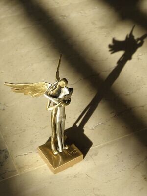 In love Sculpture, Angel&#39;s Kiss, Embracing In Love, Kissing Figure, Gifts For Lovers and Valentines