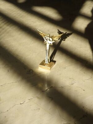In love Sculpture, Angel&#39;s Kiss, Embracing In Love, Kissing Figure, Gifts For Lovers and Valentines