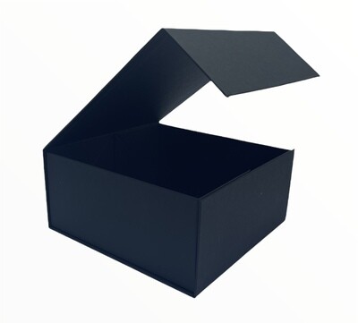 Kvadrato formos greito surinkimo juoda dėžutė 210x210x100 mm.