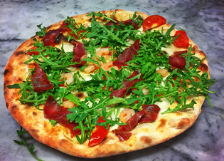 PIZZA BRESAOLA RUCOLA E GRANA