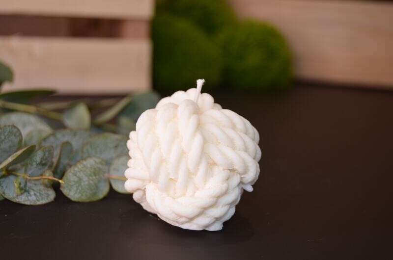 KNITTED BALL SOY CANDLE - UNTAMED