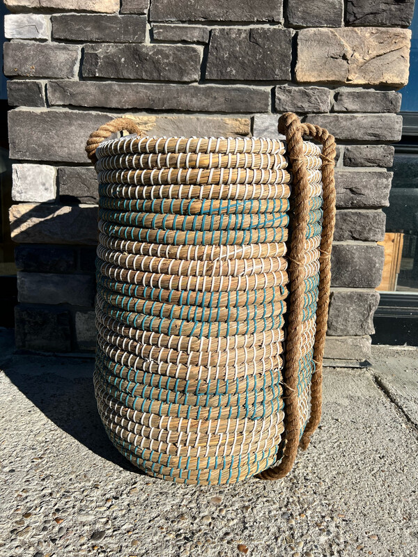 BLUE/WHITE COILED GRASS TALL 13.5"