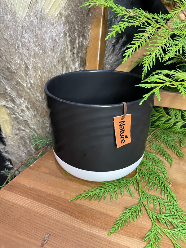 BLACK DOLOMITE NATURE PLANTER 6.5"