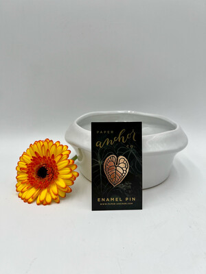 ANTHURIUM LEAF LAPEL PIN