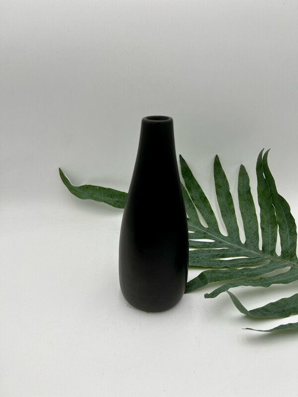 CASHMERE MATTE BLACK VASE 8" H